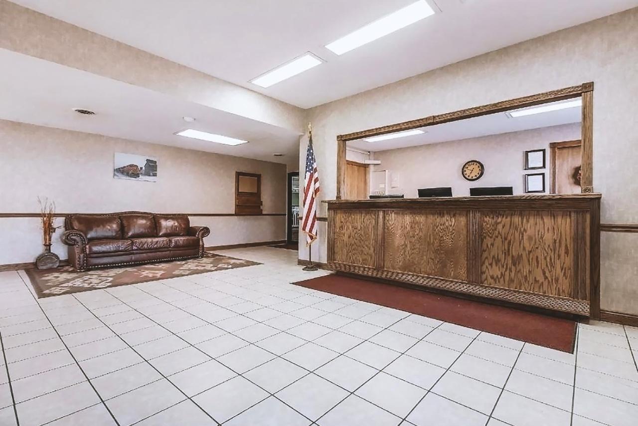 Sky-Palace Inn & Suites Mccook Extérieur photo
