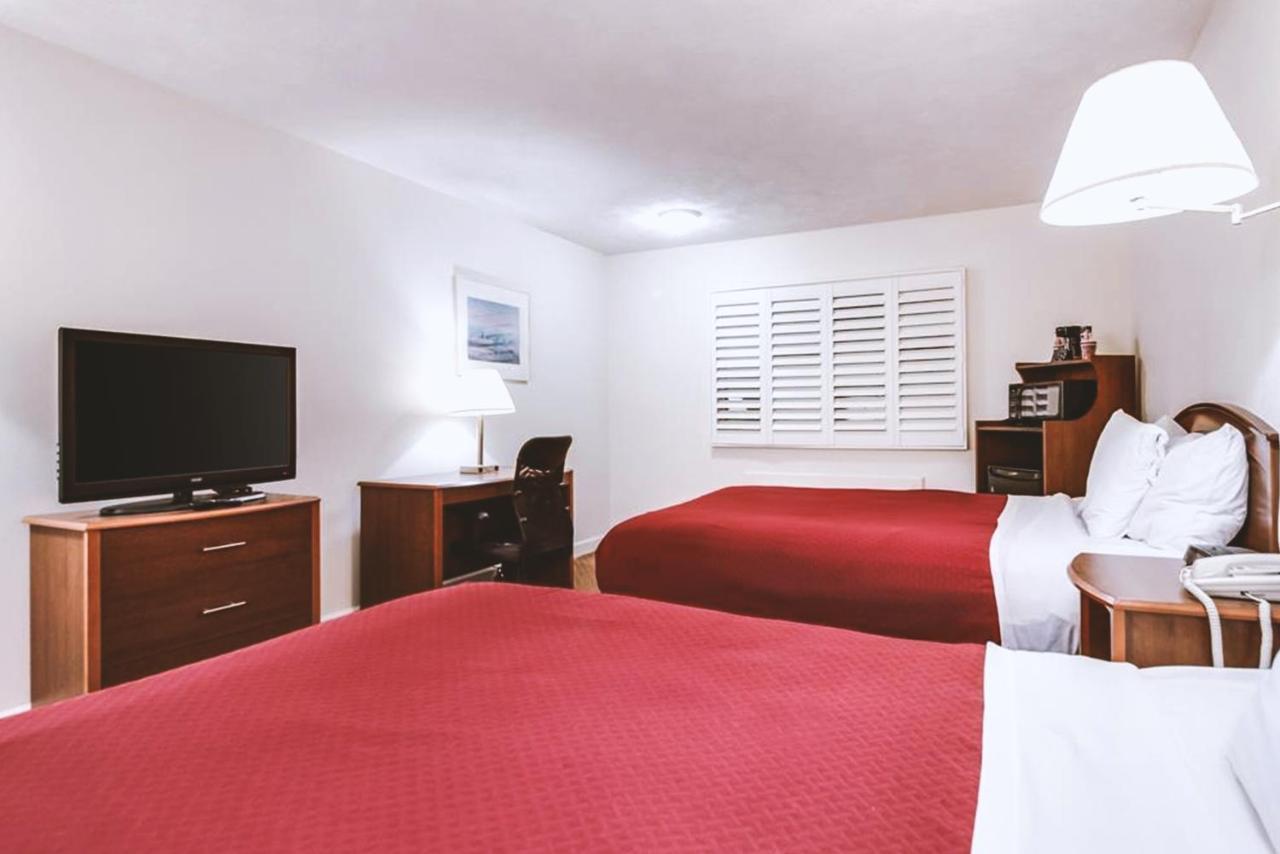 Sky-Palace Inn & Suites Mccook Extérieur photo